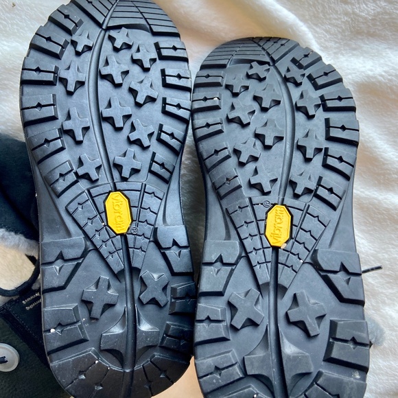 EUC Chaco Belyn Baa Boots, Wmns 9.5, Black/Charcoal Grey - Picture 2 of 7